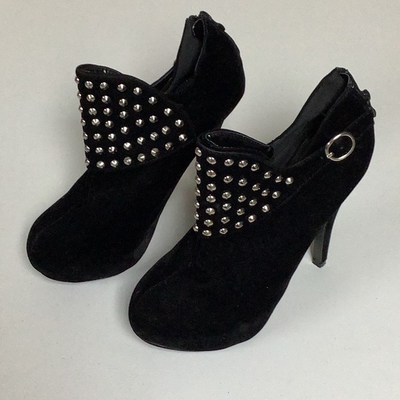 Delicacy Black Stiletto Heels - Picture 1 of 6
